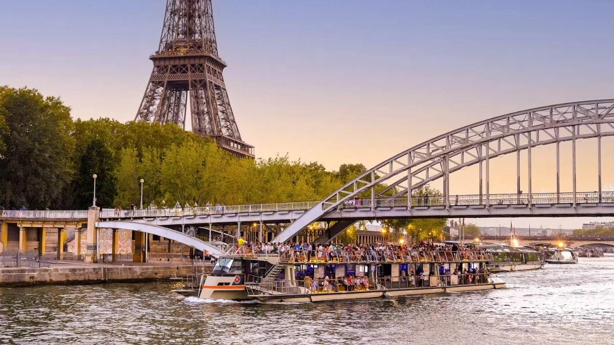 Eiffel Tower Reserved Entry + Cruise