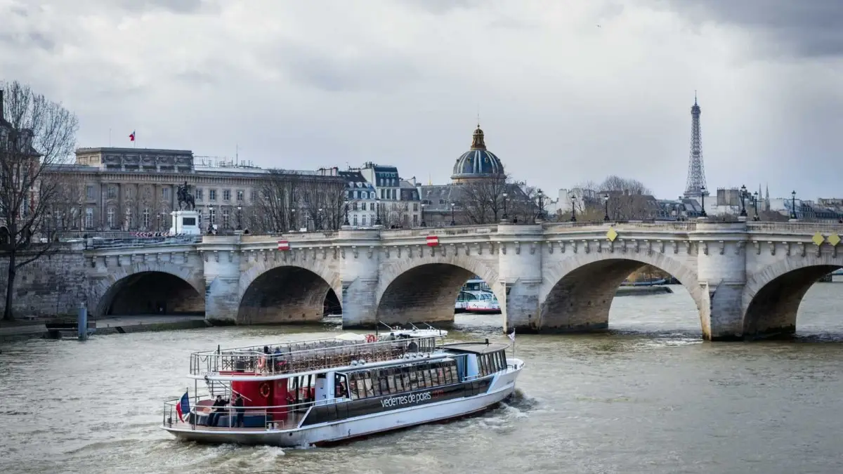 Vedettes de Paris boat passing Pont Neuf and the Eiffel Tower. Vedettes de Paris boat passing Pont Neuf and the Eiffel Tower.